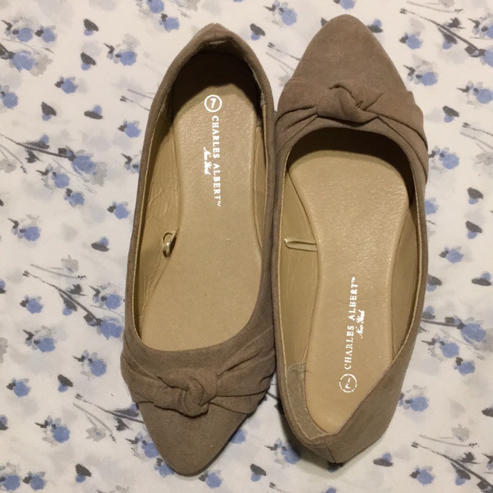 Charles Albert York Womens 9 Beige Ballet Flats